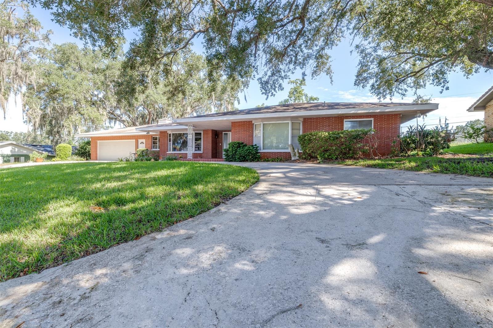 300 CREST DRIVE