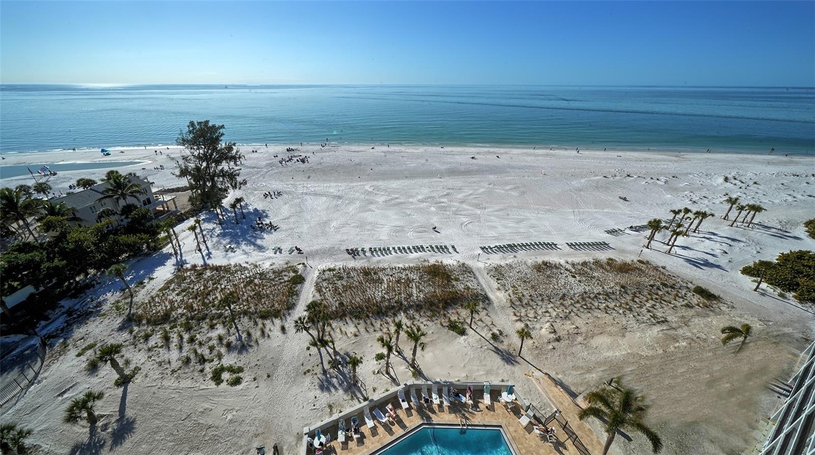 WHISPERING SANDS - Residential