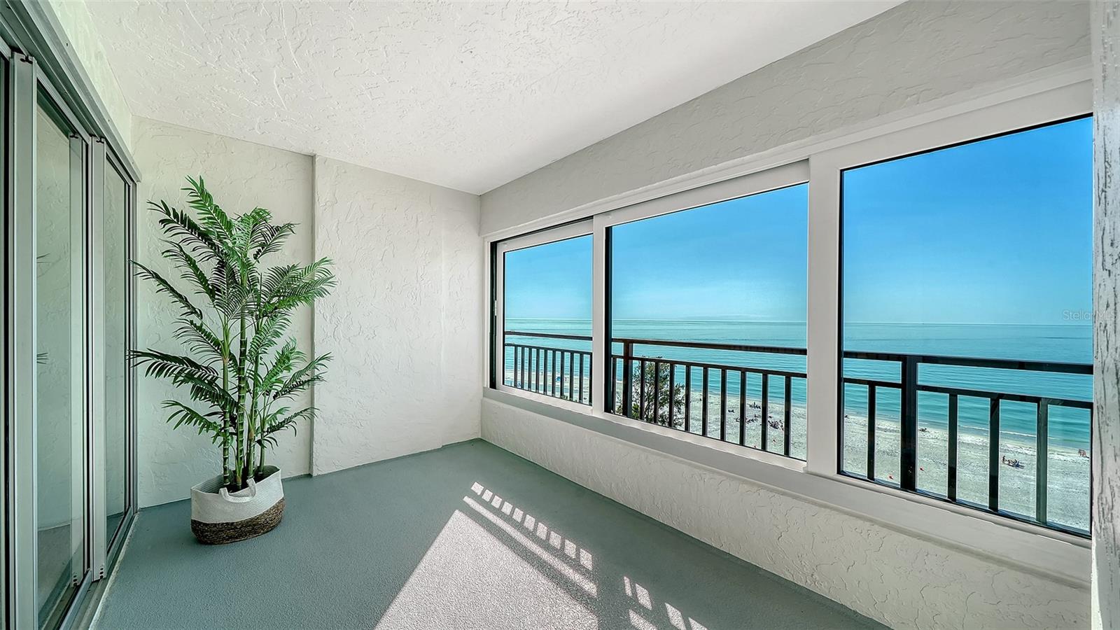 WHISPERING SANDS - Residential
