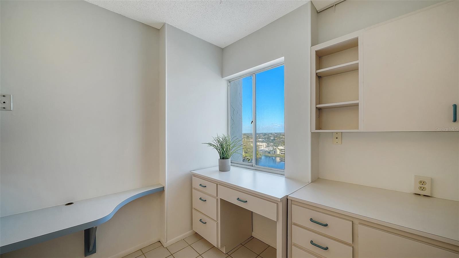 WHISPERING SANDS - Residential