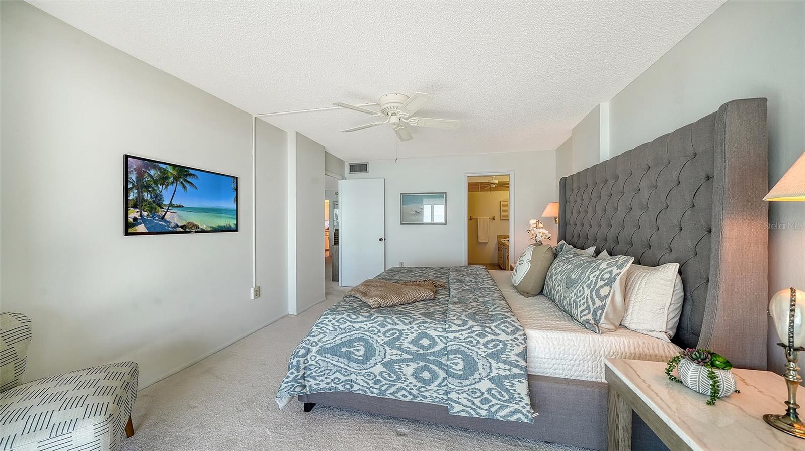 WHISPERING SANDS - Residential