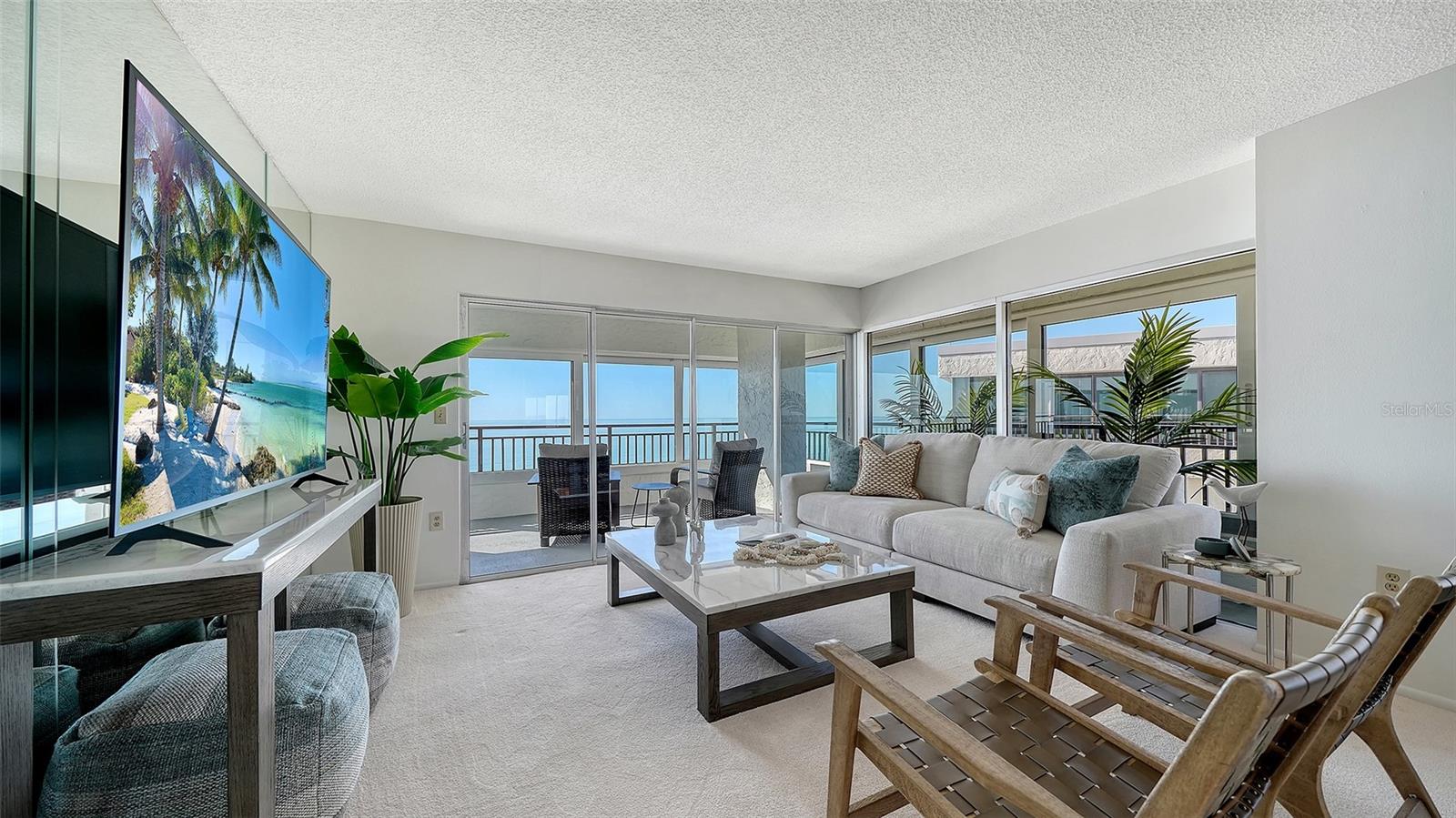 WHISPERING SANDS - Residential