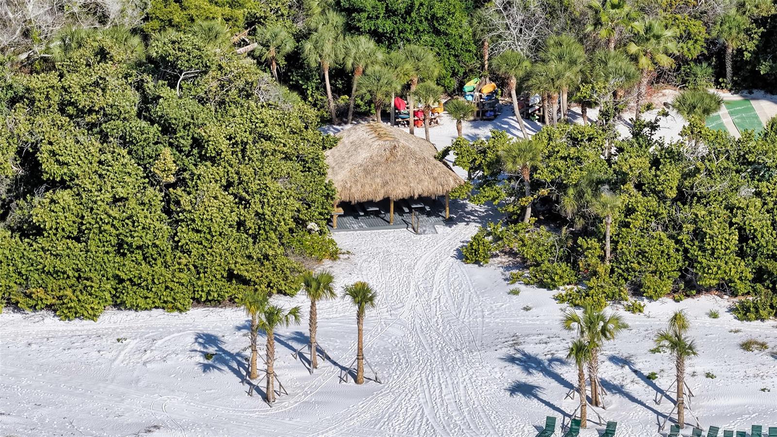 WHISPERING SANDS - Residential