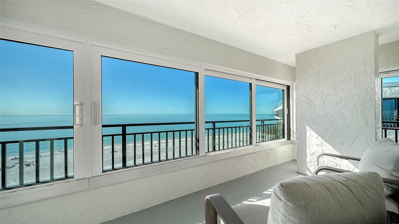 WHISPERING SANDS - Residential