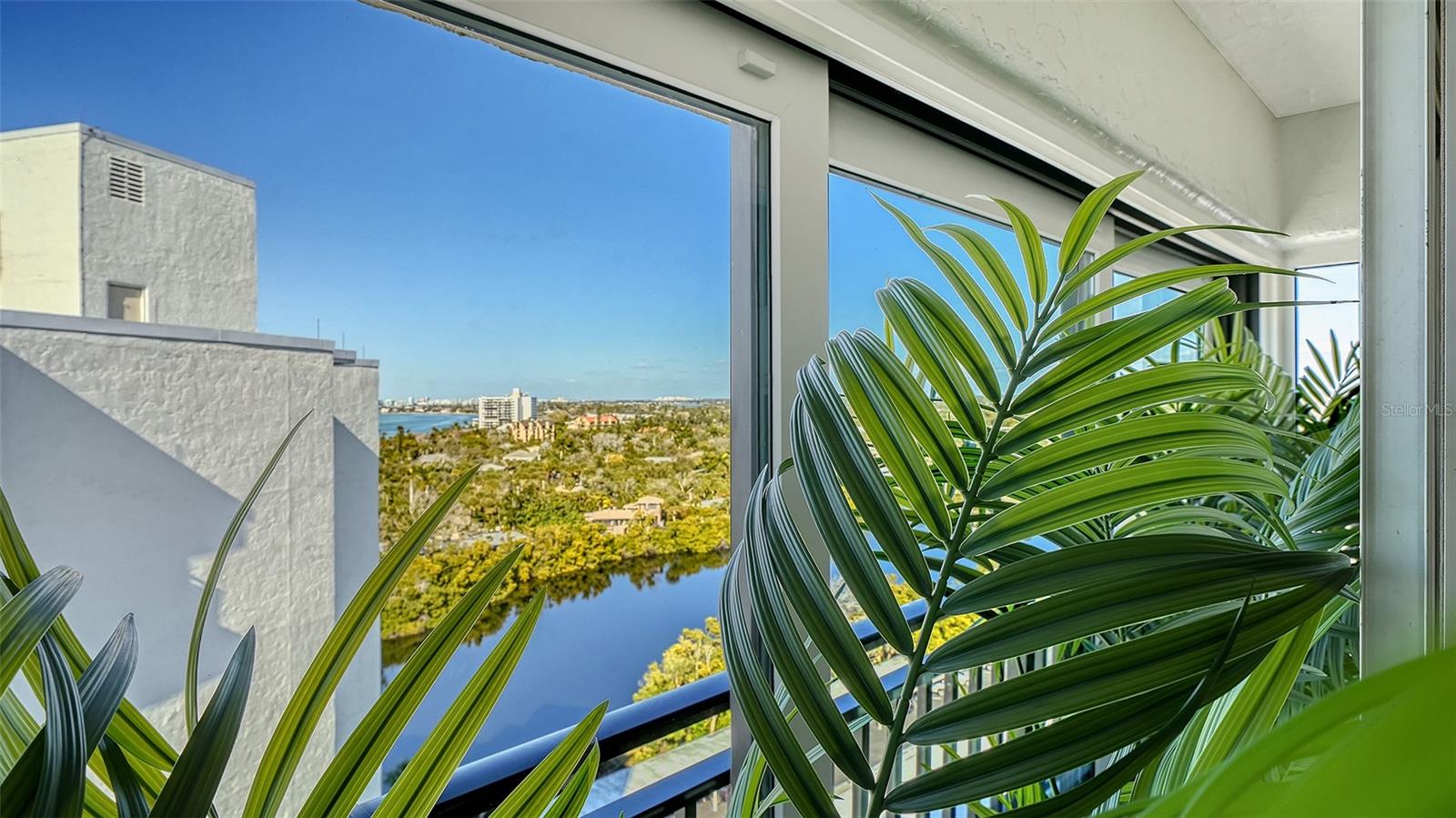 WHISPERING SANDS - Residential