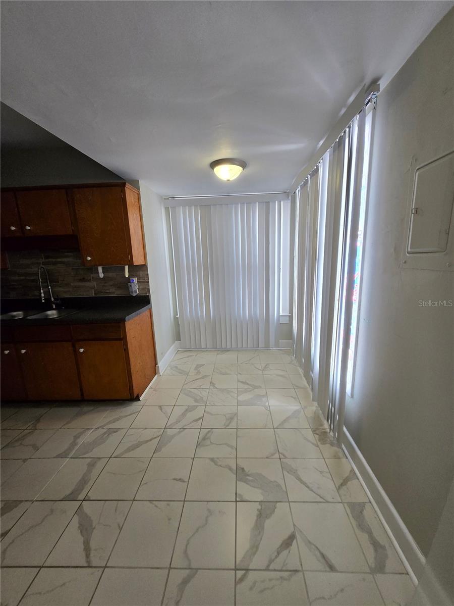 UNIVERSITY HEIGHTS - Residential Lease