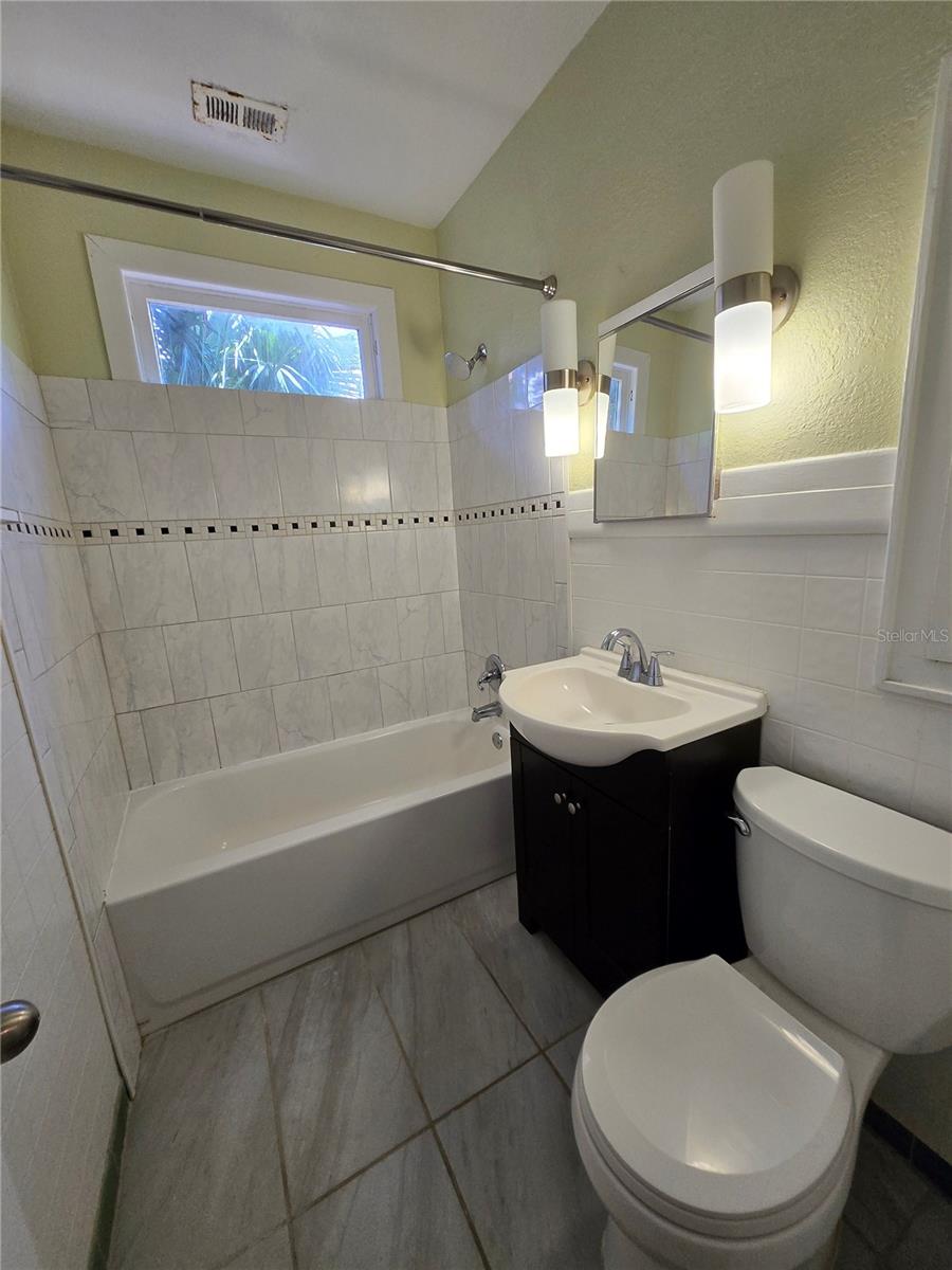 UNIVERSITY HEIGHTS - Residential Lease