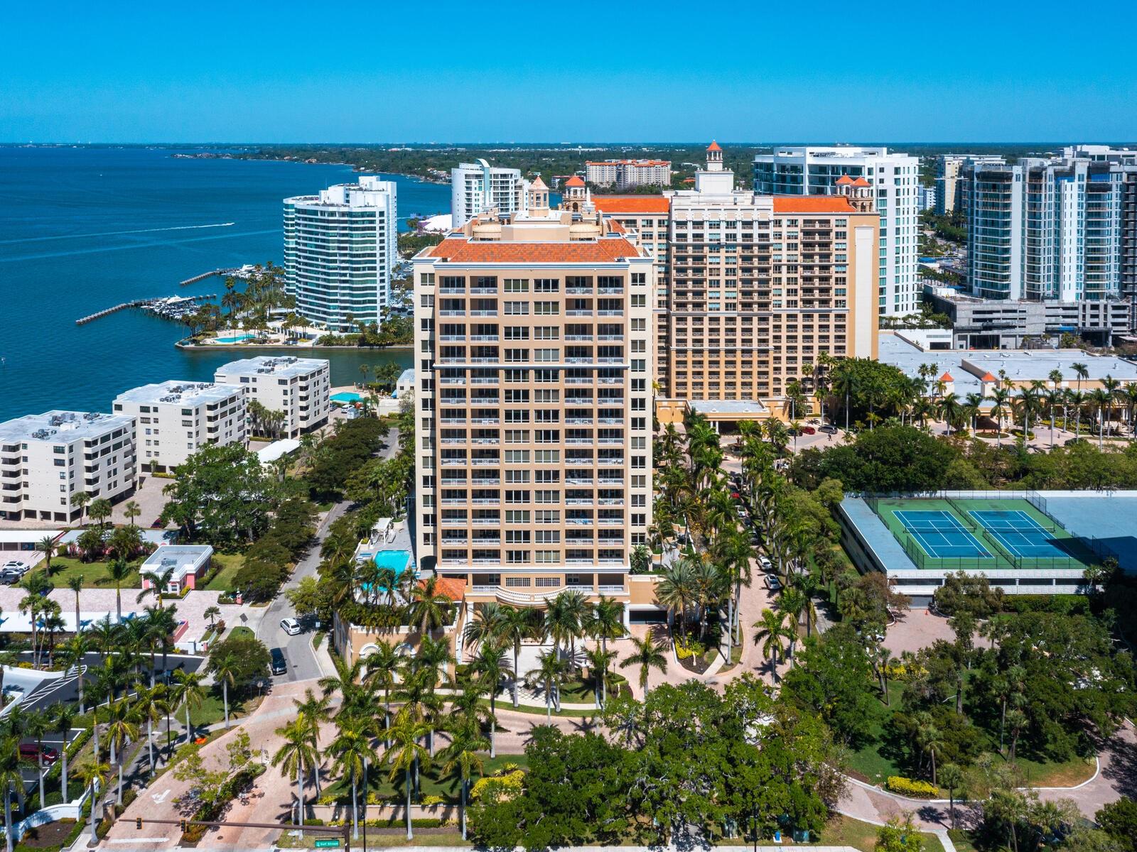 THE TOWER RESIDENCES - Residential