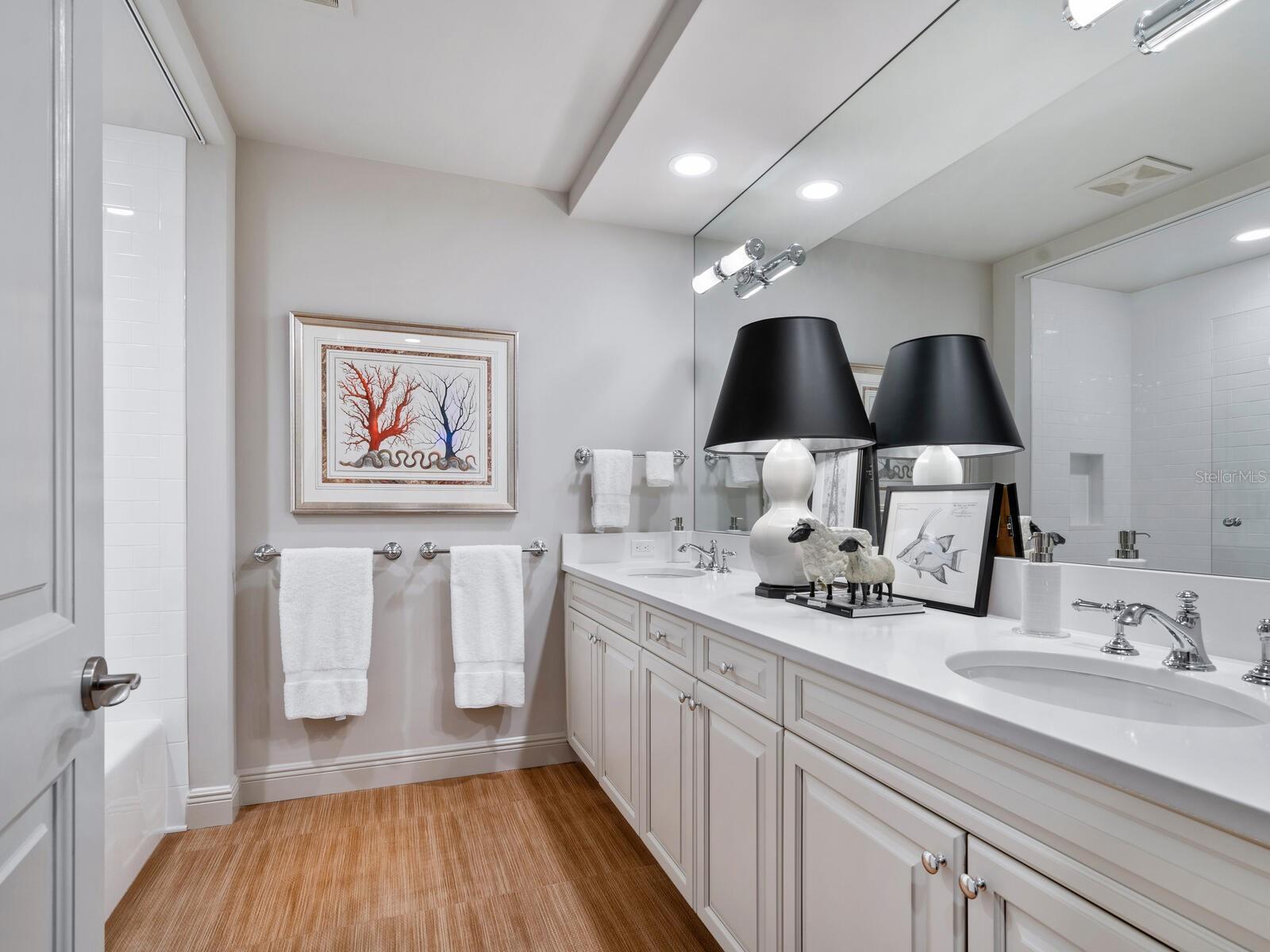 THE TOWER RESIDENCES - Residential