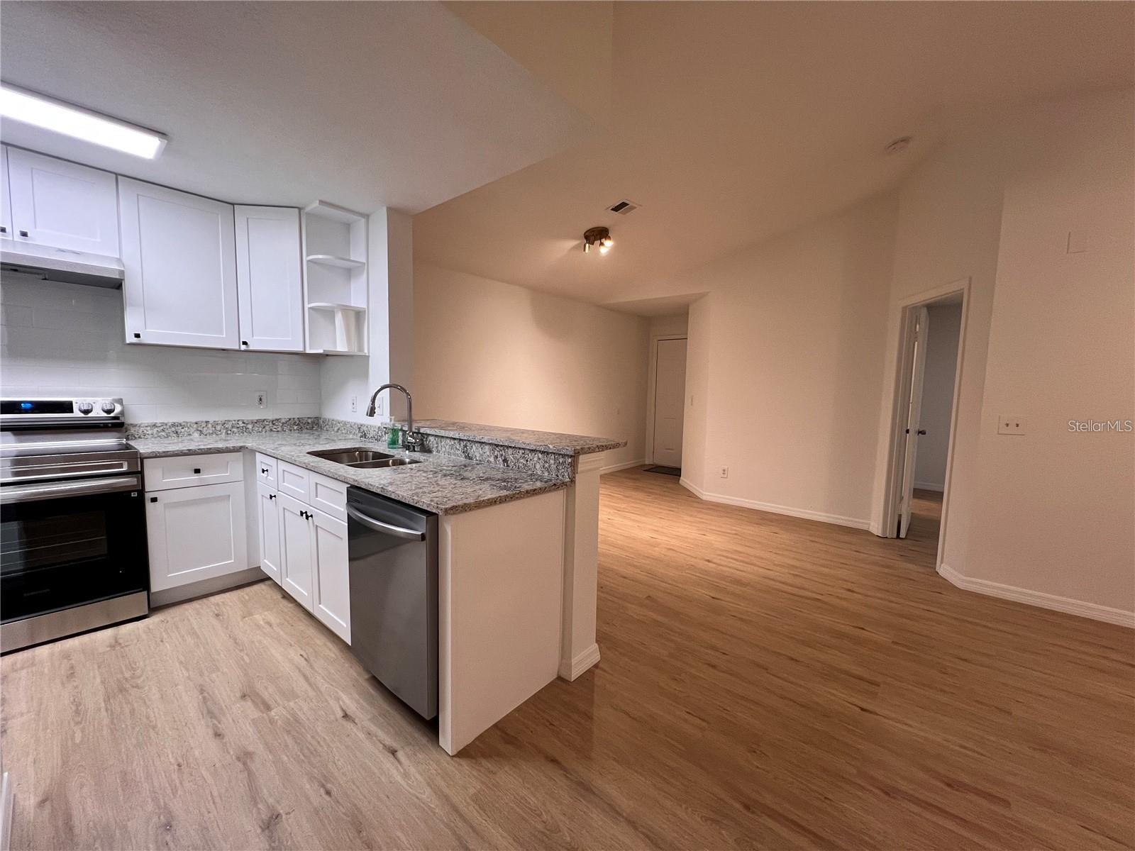 SANDLAKE PRIVATE RESIDENCES - Residential Lease