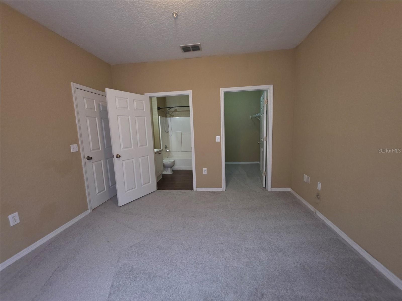 CRESCENT PLACE AT LAKE LOTUS CONDO - Residential Lease