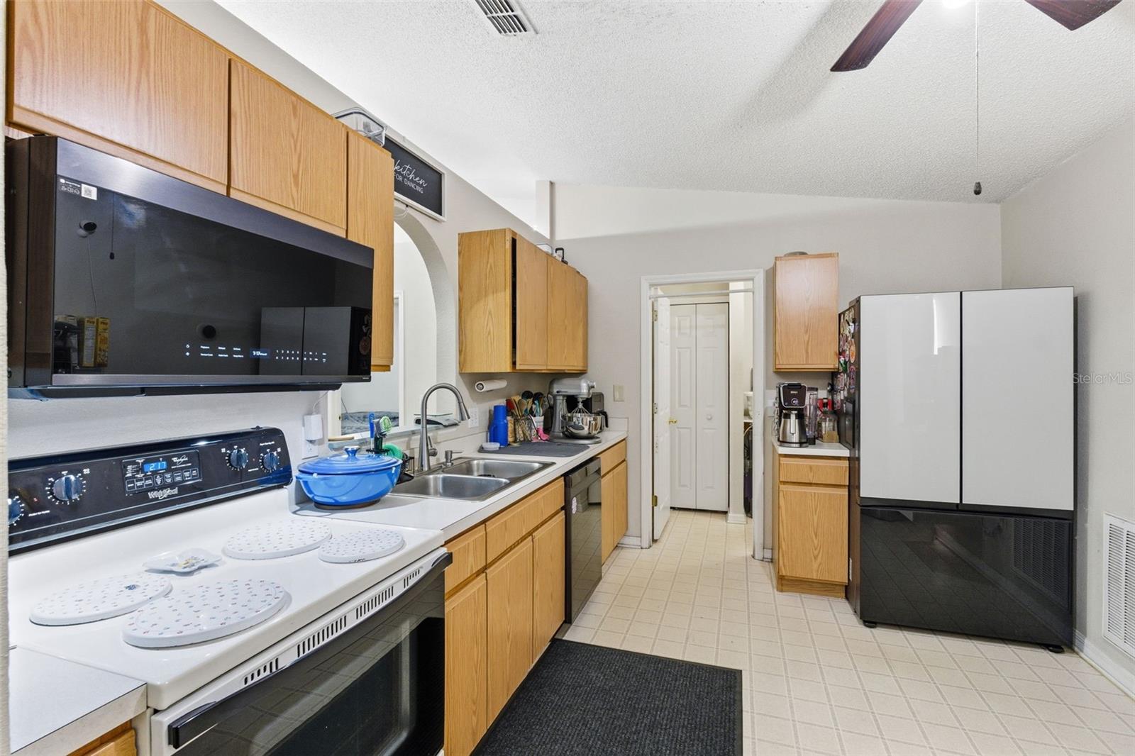 LAKESIDE AT BASS LAKE - Residential