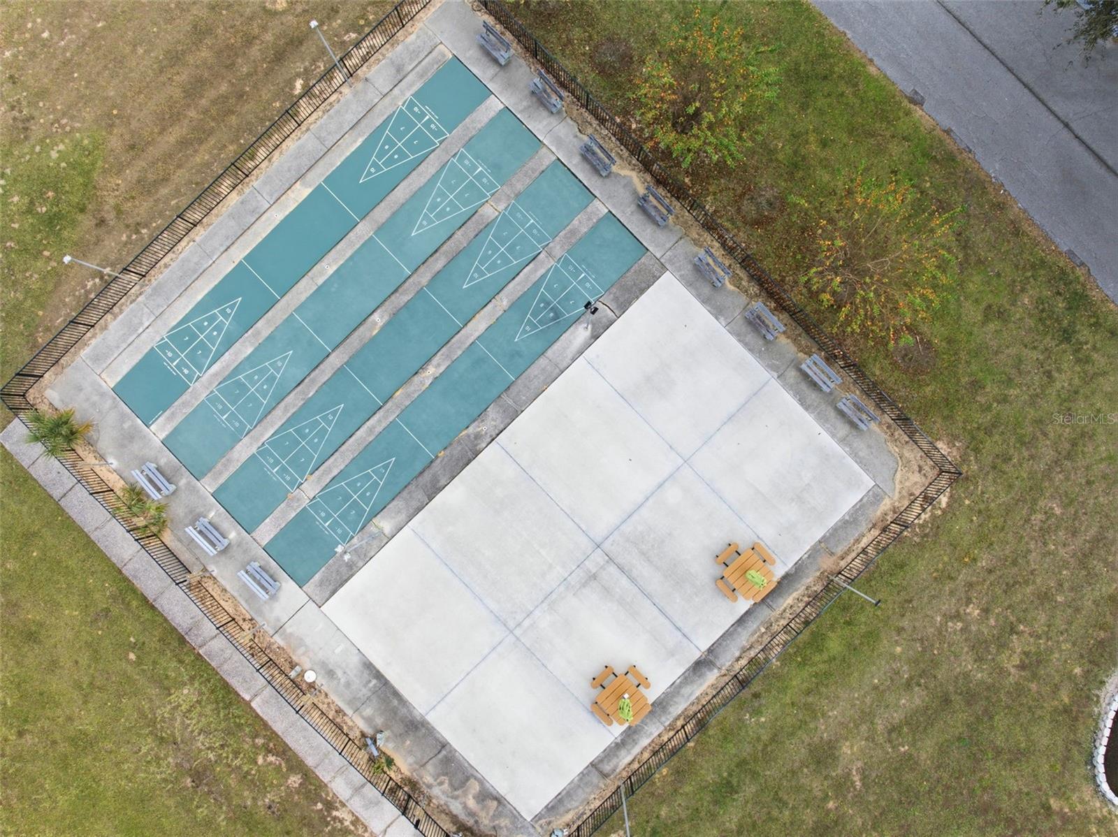 LAKESIDE AT BASS LAKE - Residential