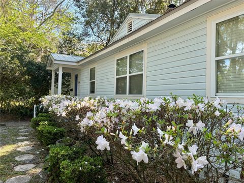 Photo of 929 NE 7th Avenue, Gainesville, FL 32601 (MLS # GC537397)