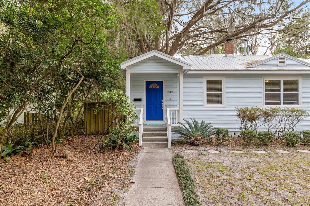 Photo of 929 NE 7th Avenue, Gainesville, FL 32601 (MLS # GC537397)