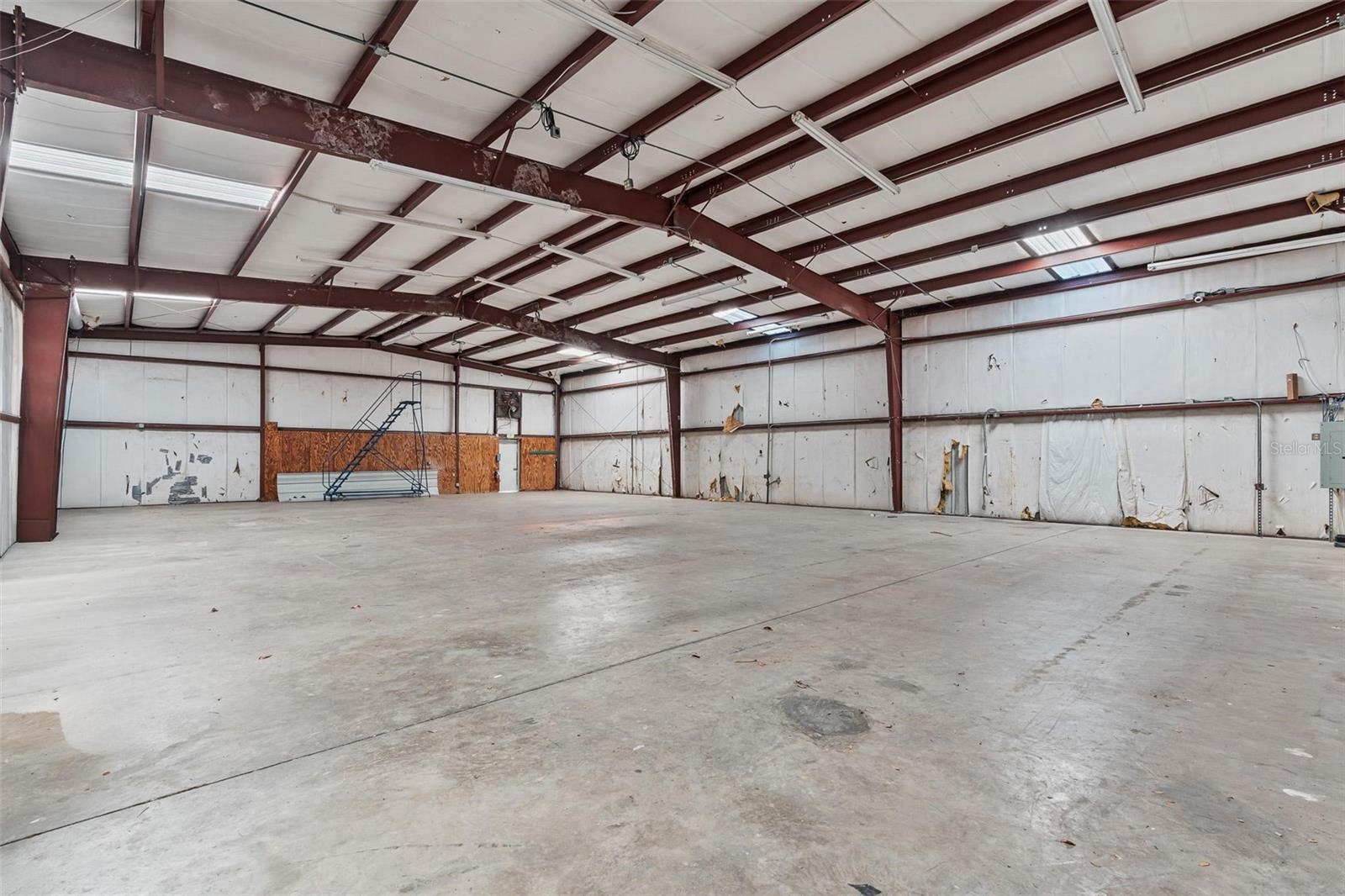 LONGWOOD - Commercial Lease