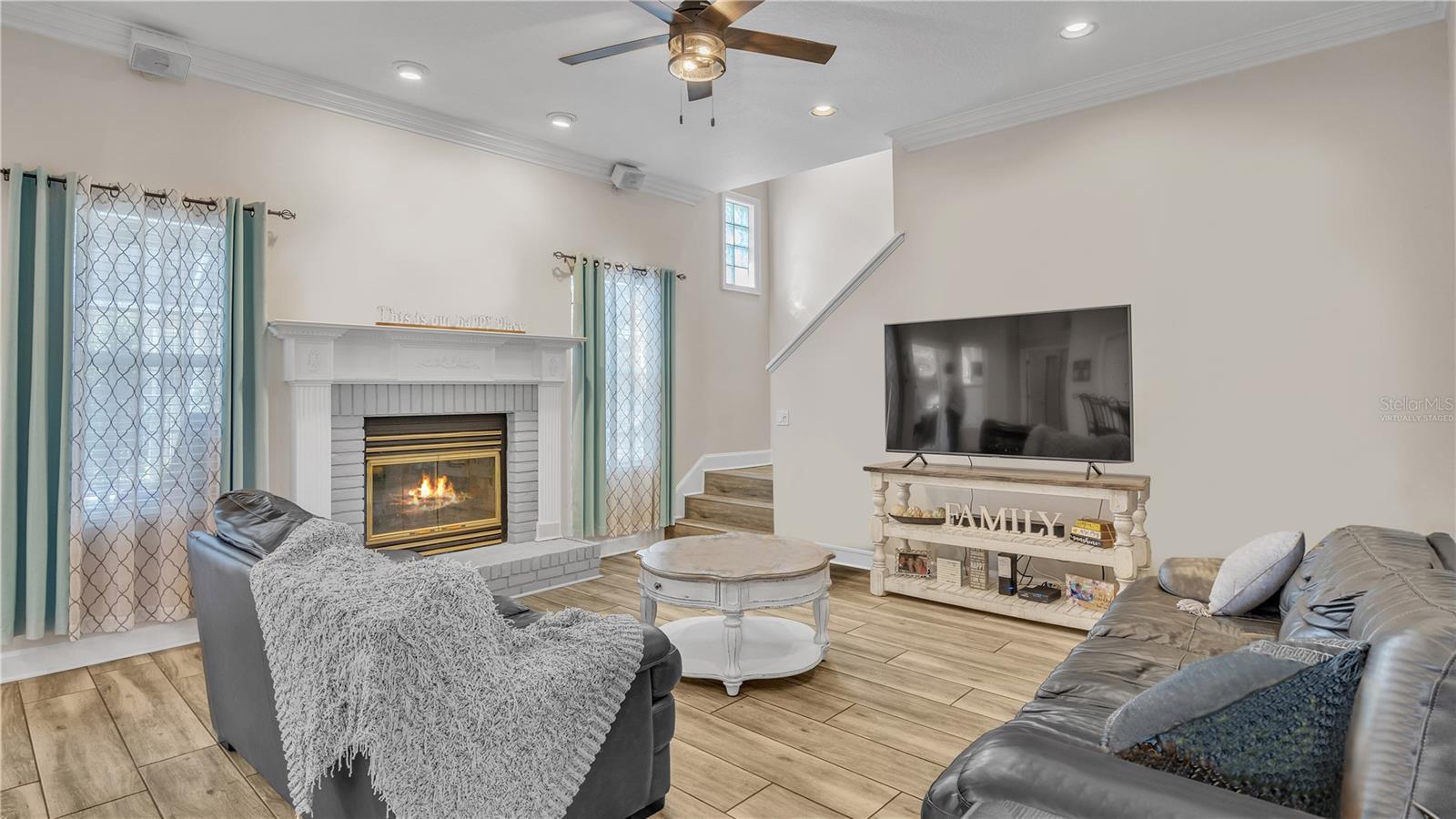2409 JENNA LN