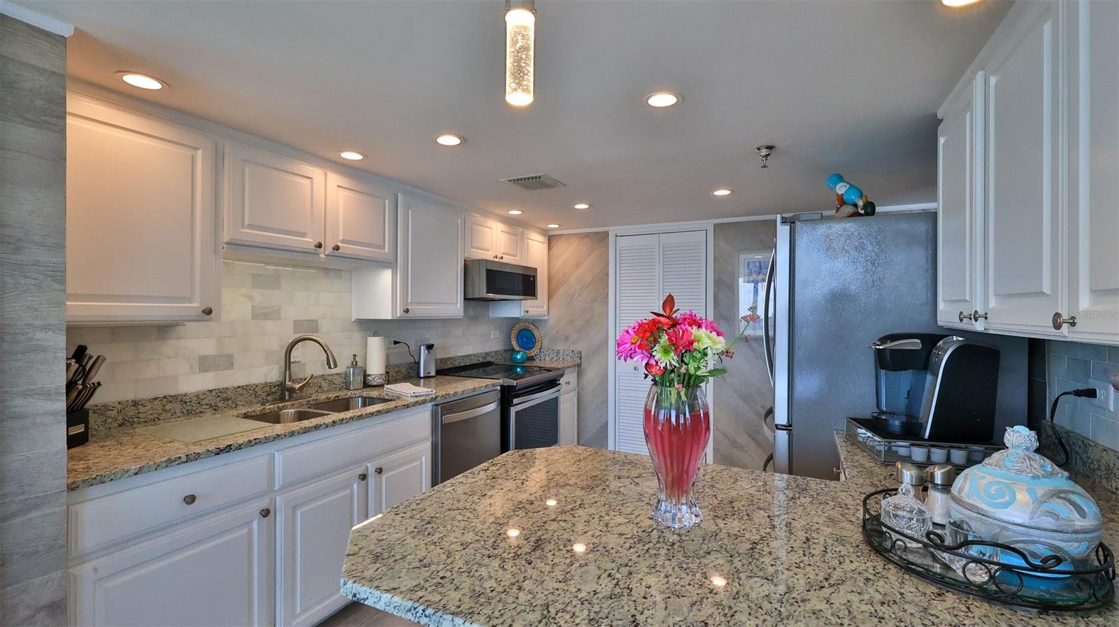 Gemini Condo - Residential