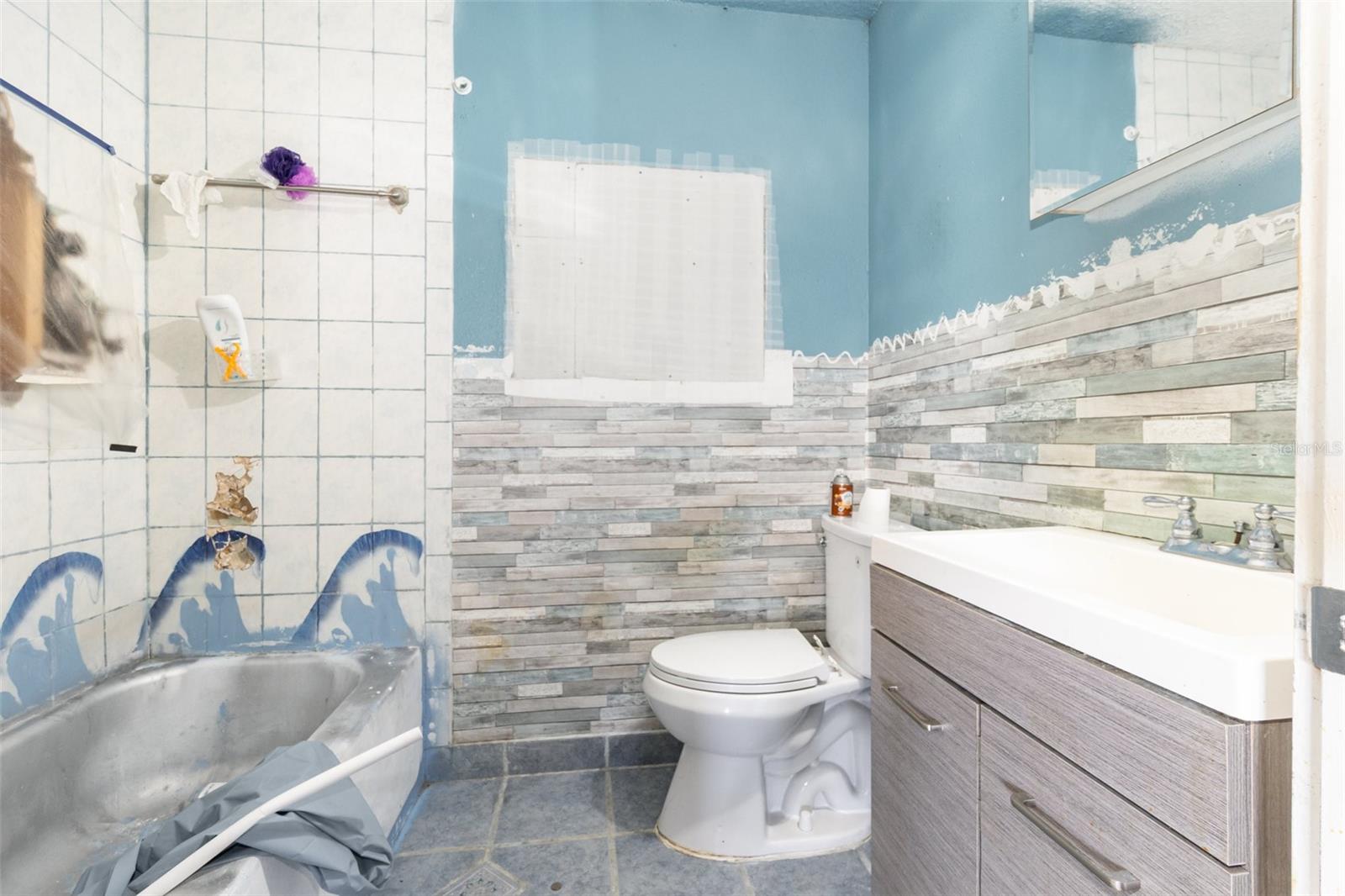 LAKE LAWNE SHORES - Residential