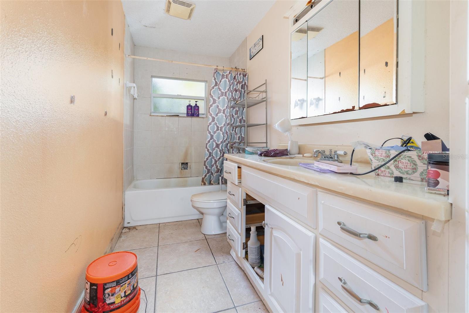 LAKE LAWNE SHORES - Residential