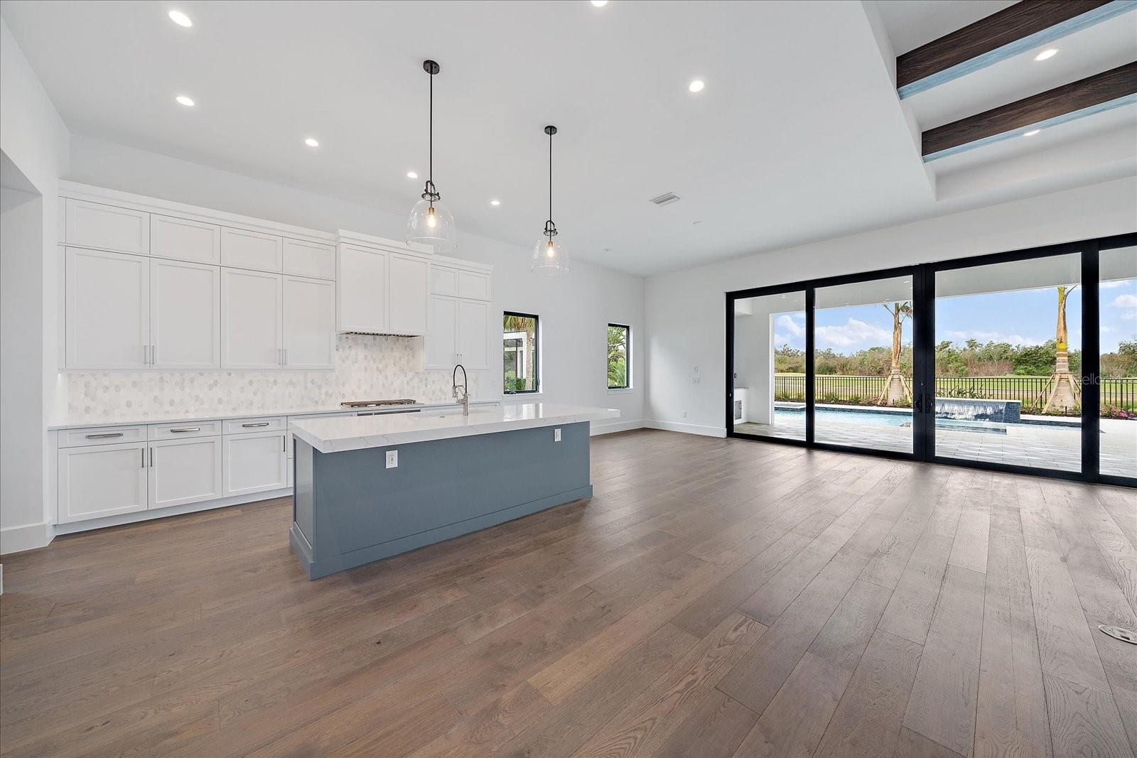 FOUNDERS CLUB - Residential