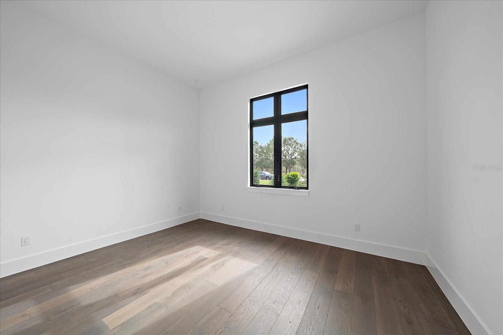 FOUNDERS CLUB - Residential