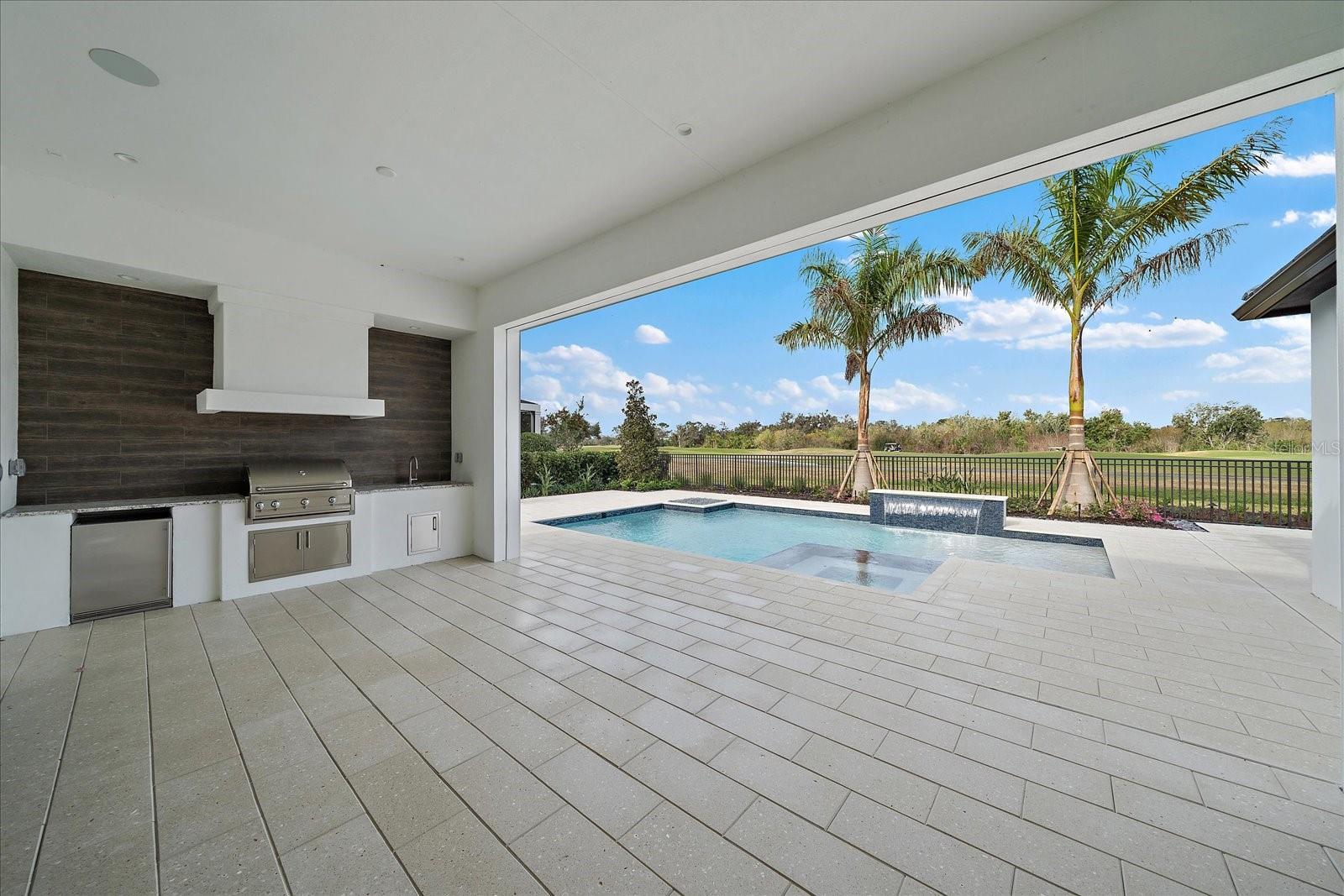 FOUNDERS CLUB - Residential