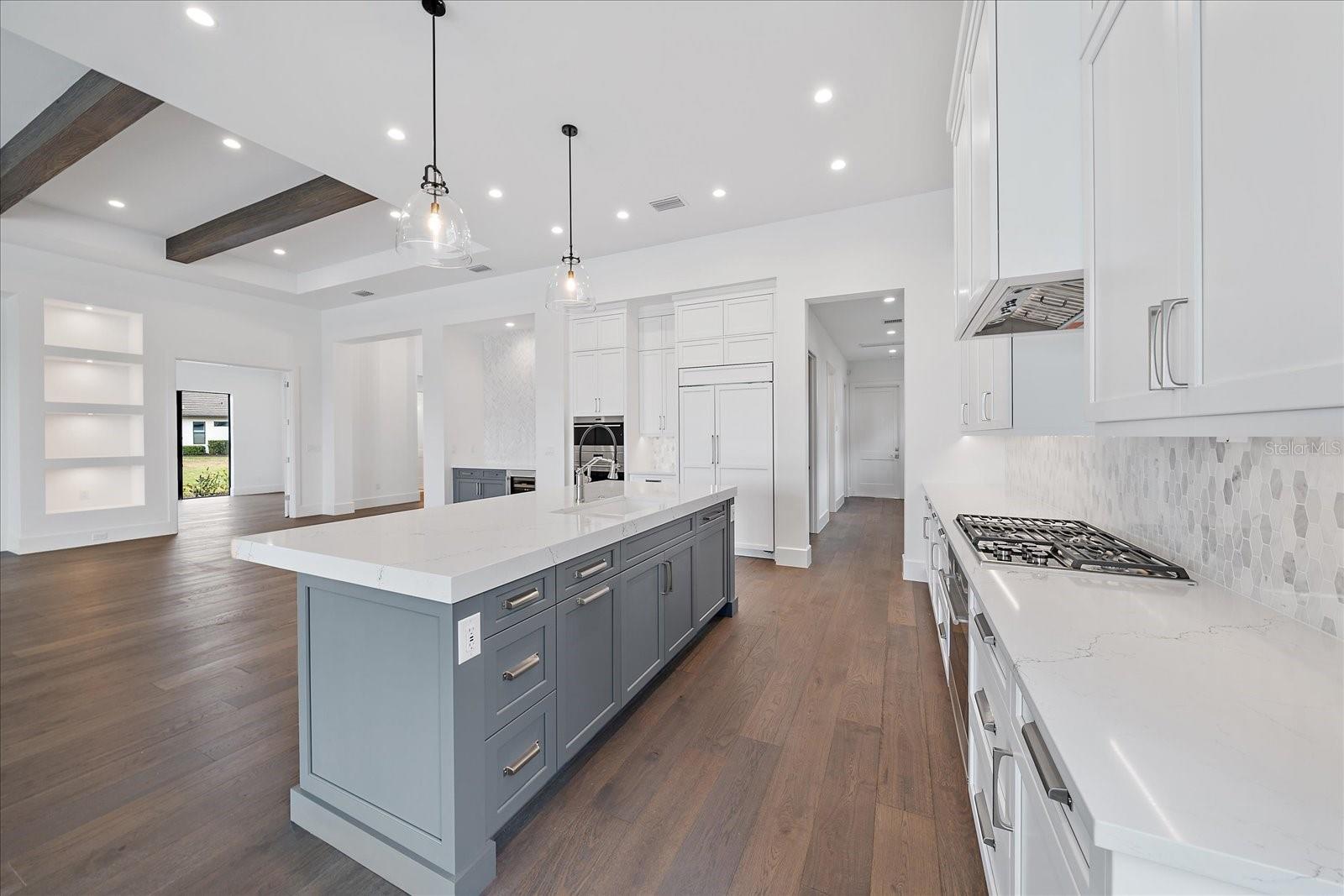 FOUNDERS CLUB - Residential