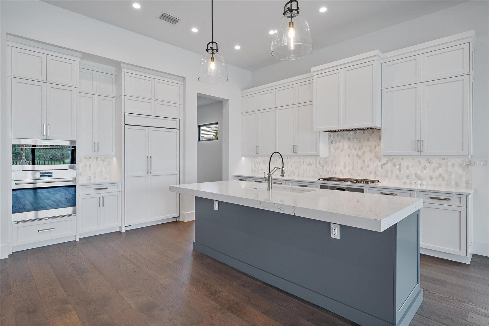 FOUNDERS CLUB - Residential