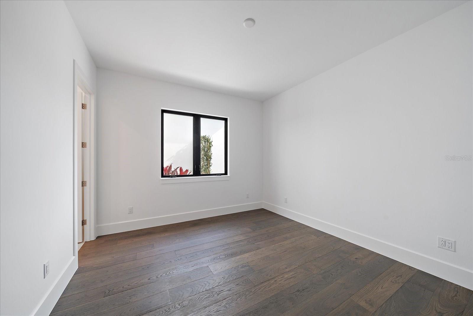 FOUNDERS CLUB - Residential