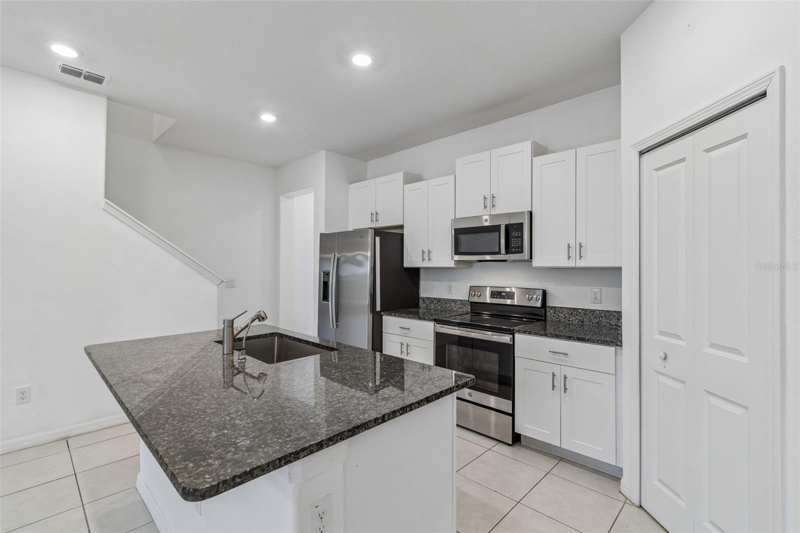 PALM RIVER TWNHMS PH 2 - Residential