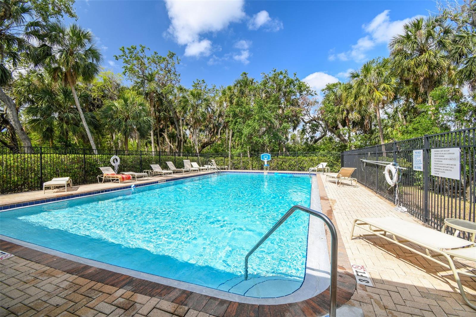 PALM RIVER TWNHMS PH 2 - Residential