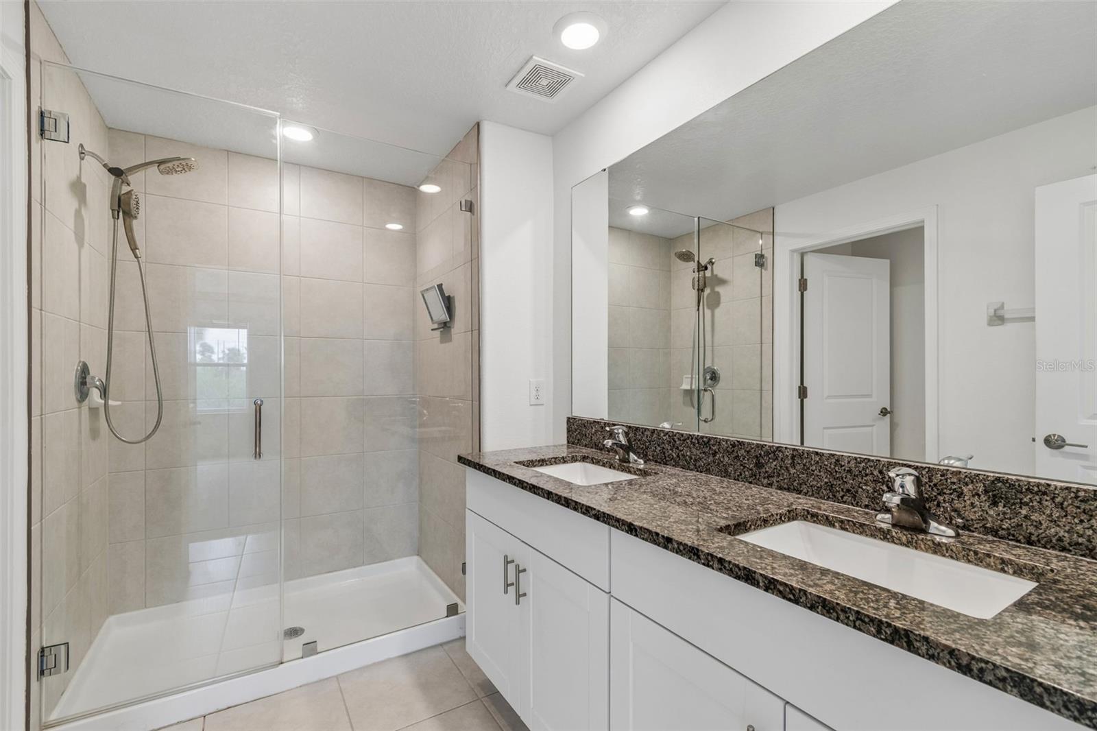 PALM RIVER TWNHMS PH 2 - Residential