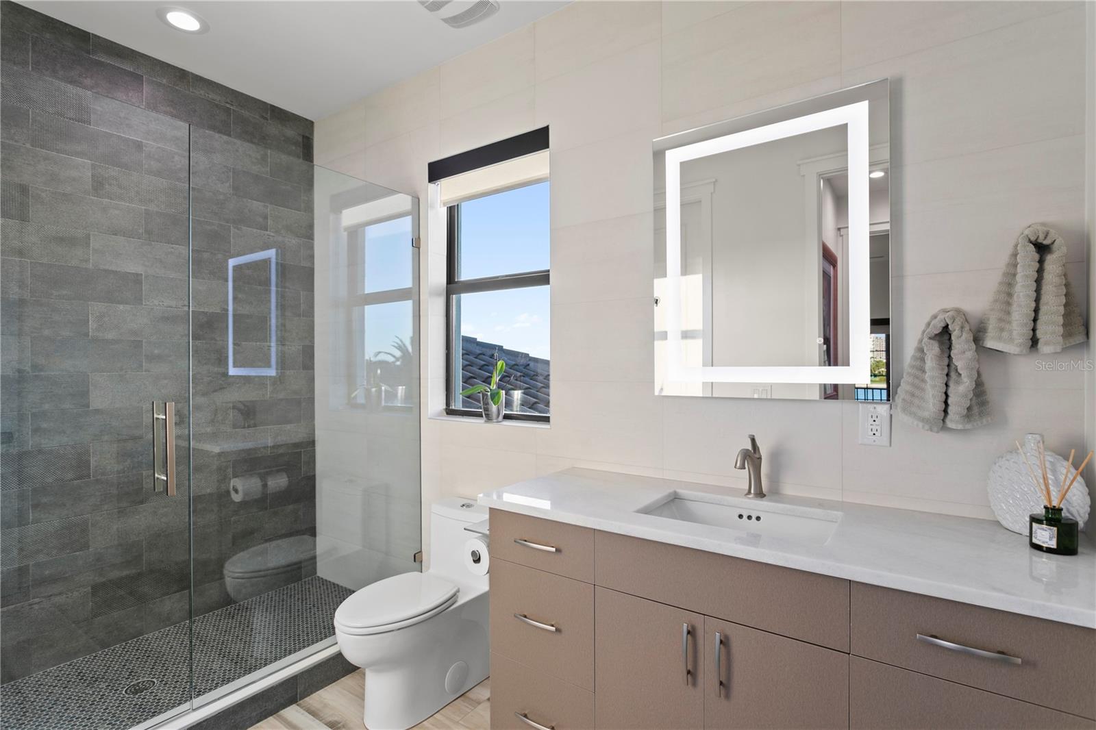 SOUTH CSWY ISLE YACHT CLUB 4TH ADD - Residential