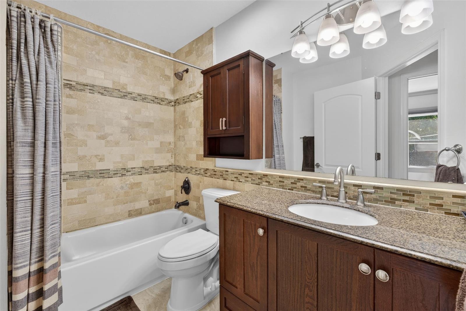 COLONIAL MANOR - Residential