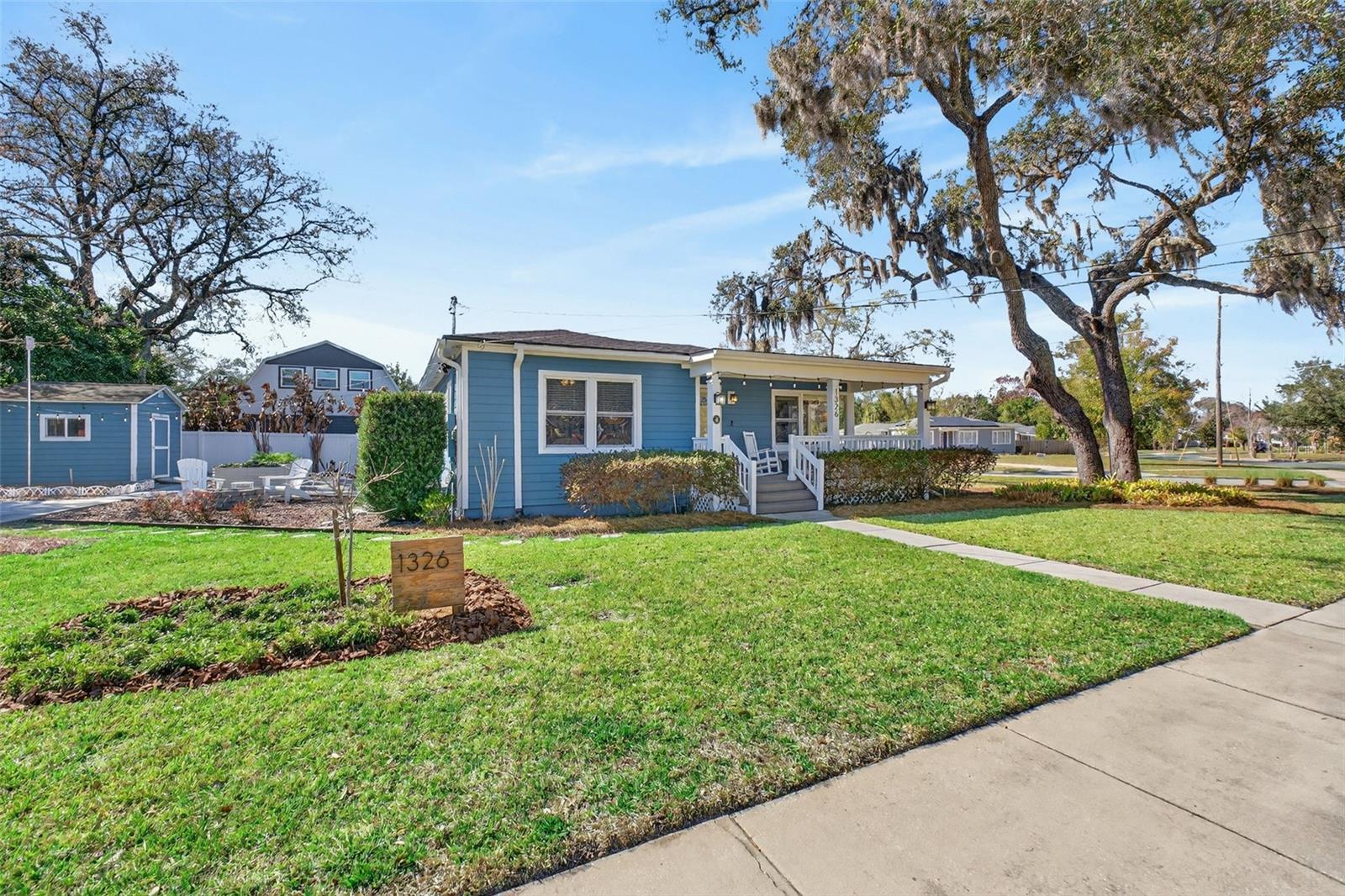 COLONIAL MANOR - Residential