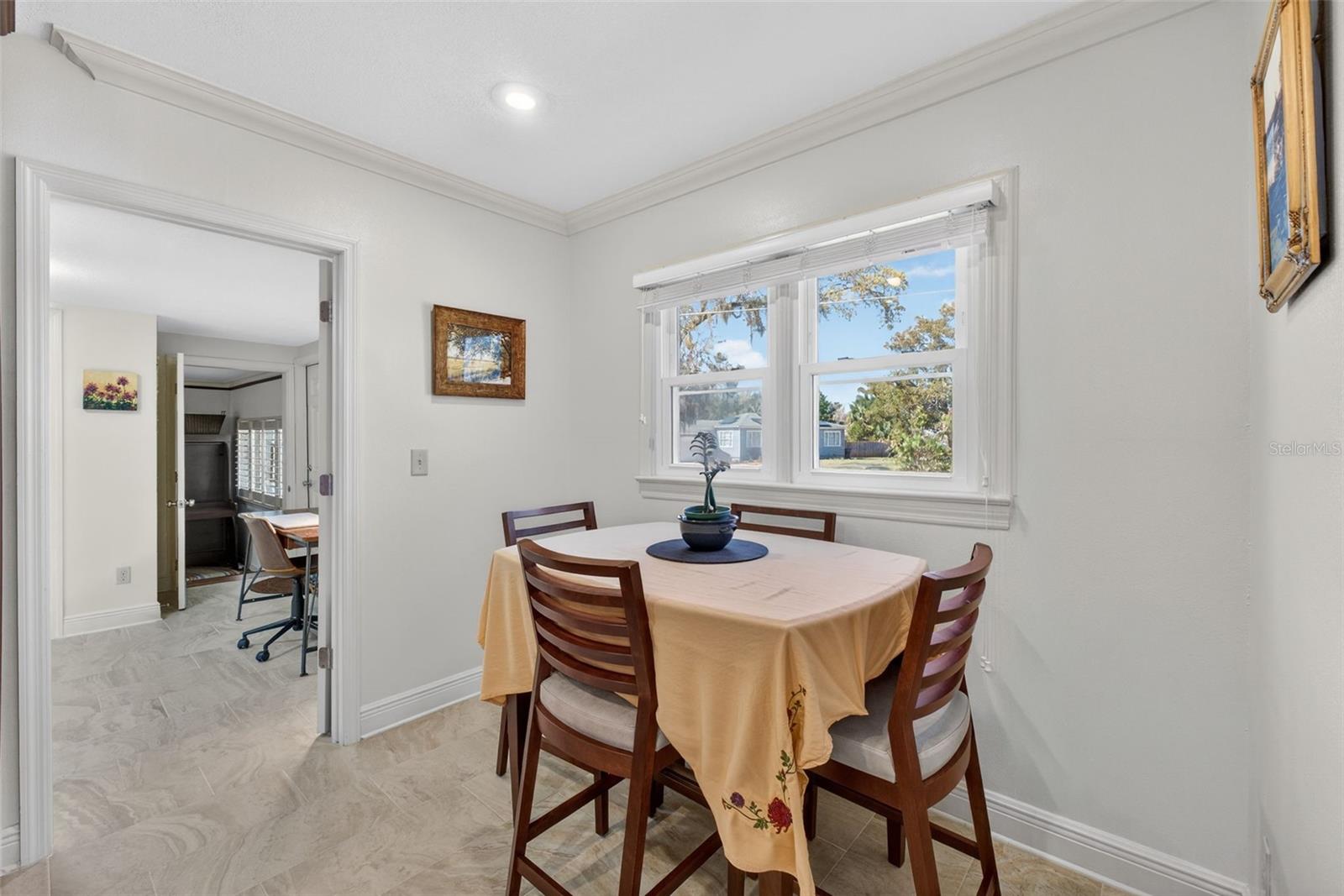 COLONIAL MANOR - Residential