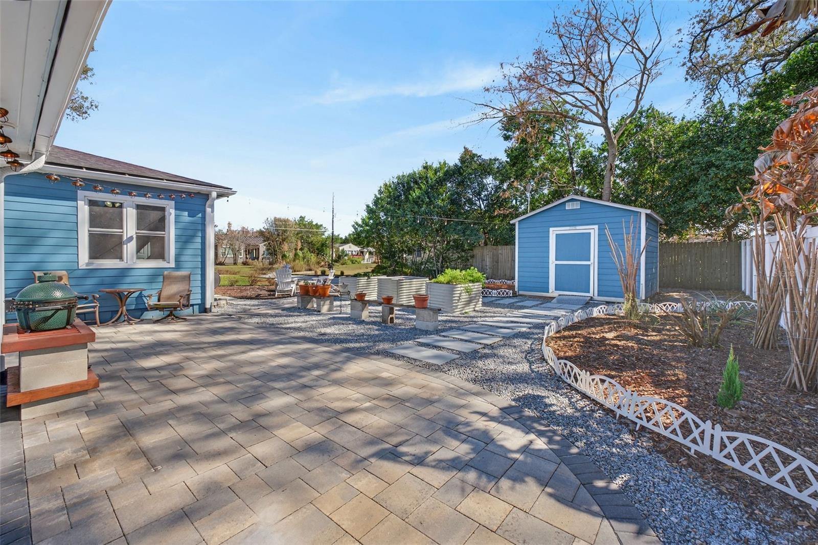 COLONIAL MANOR - Residential