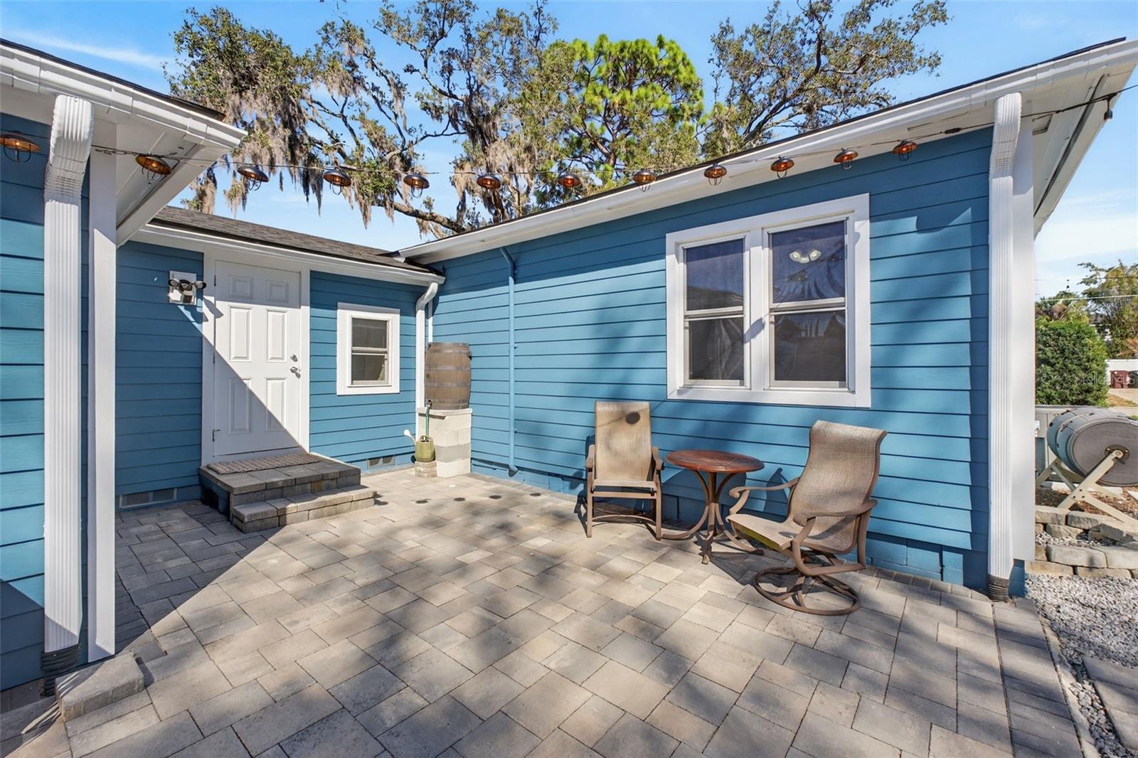 COLONIAL MANOR - Residential