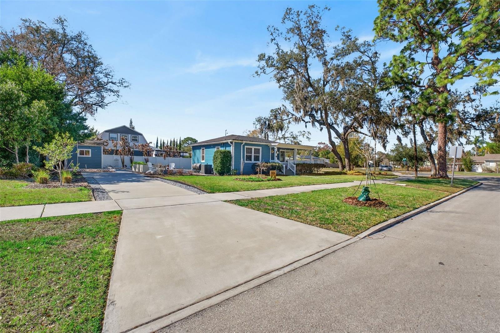 COLONIAL MANOR - Residential