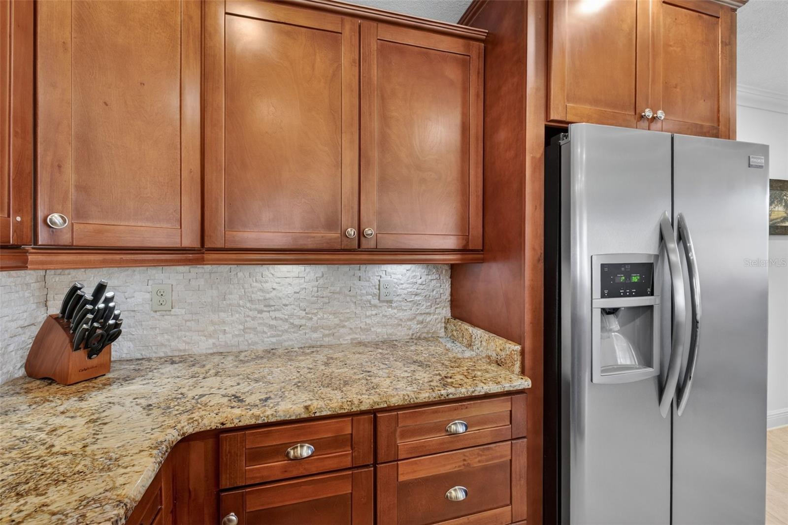 COLONIAL MANOR - Residential