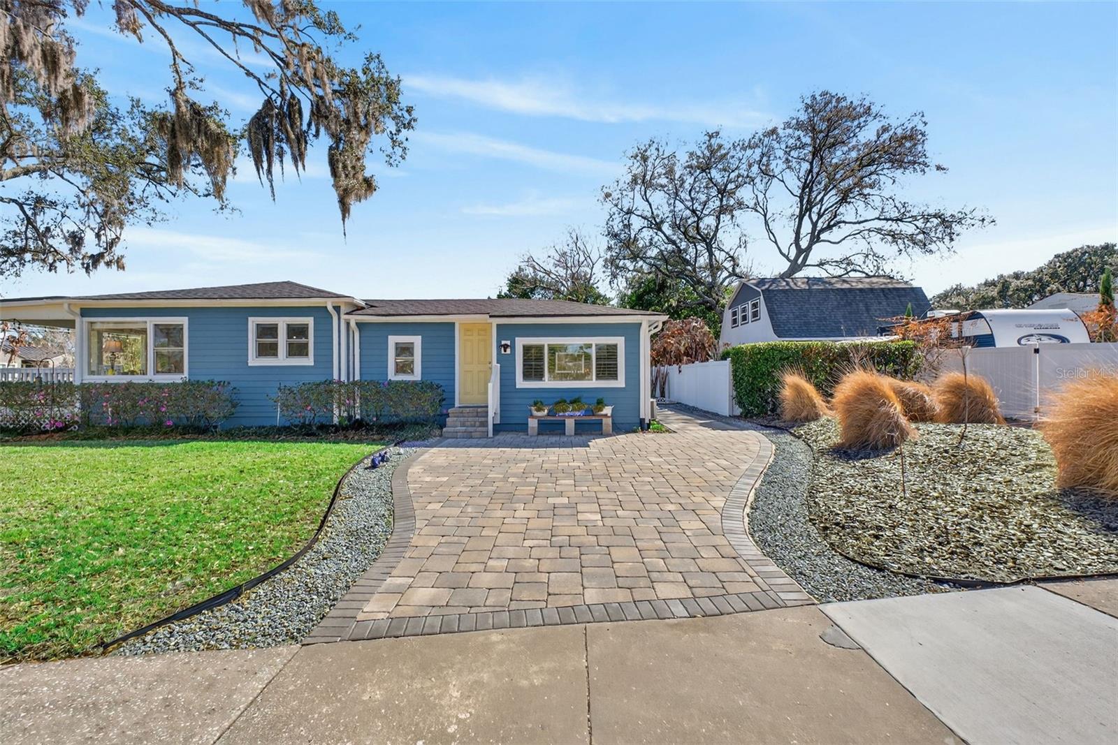 COLONIAL MANOR - Residential