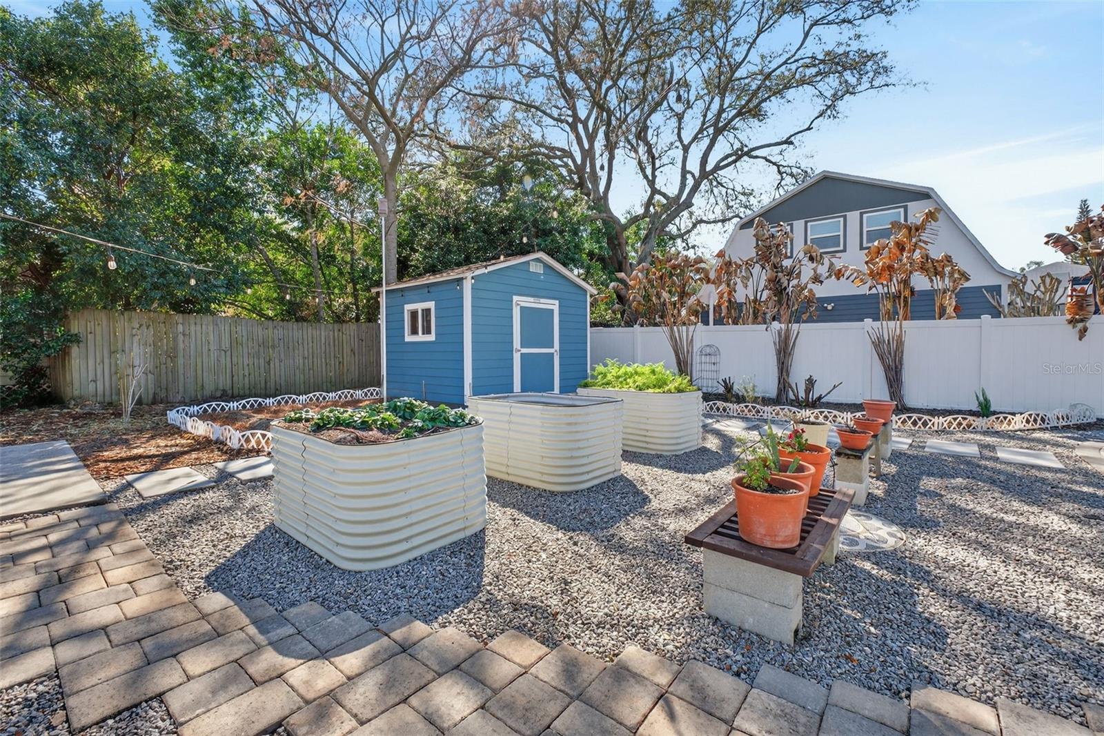 COLONIAL MANOR - Residential