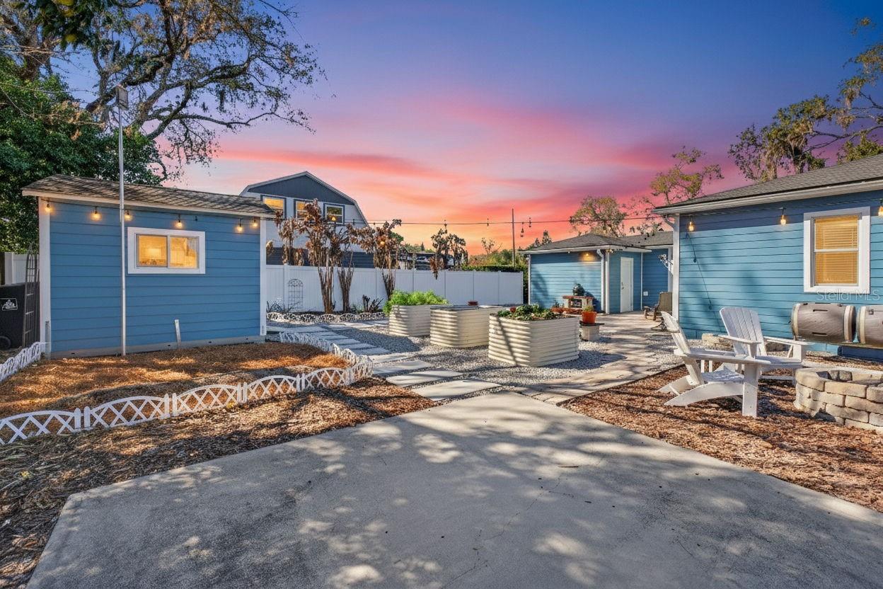 COLONIAL MANOR - Residential