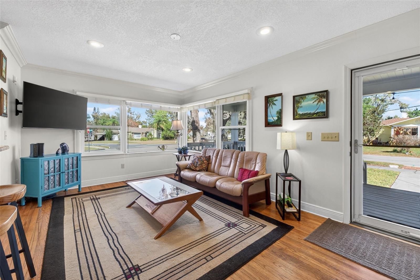 COLONIAL MANOR - Residential