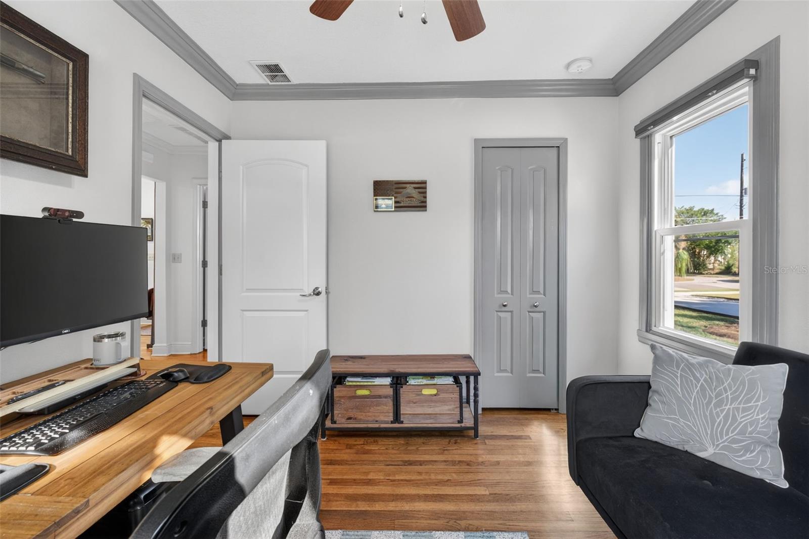 COLONIAL MANOR - Residential