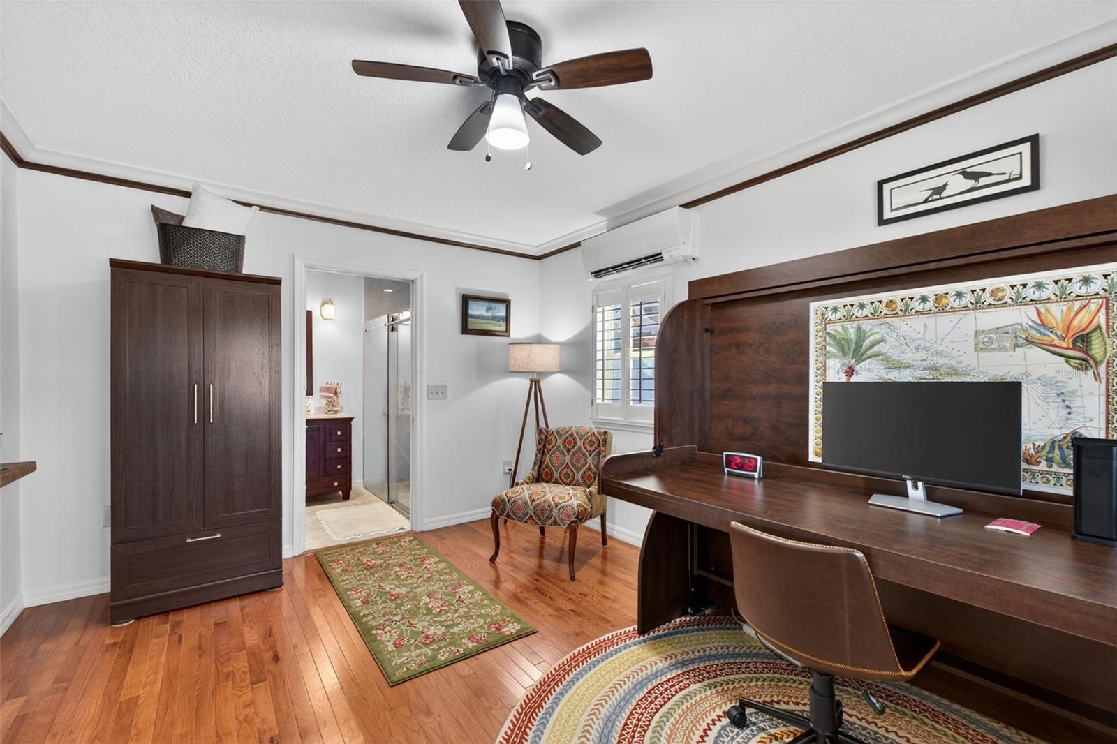 COLONIAL MANOR - Residential