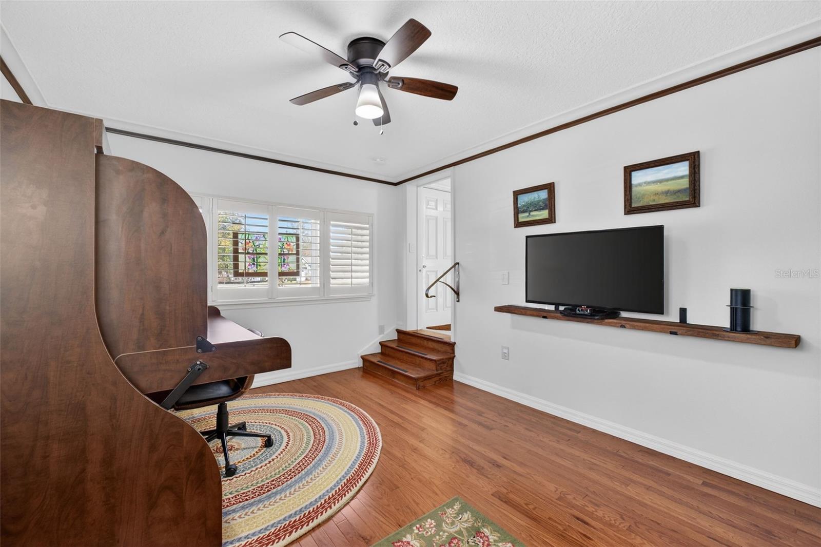 COLONIAL MANOR - Residential