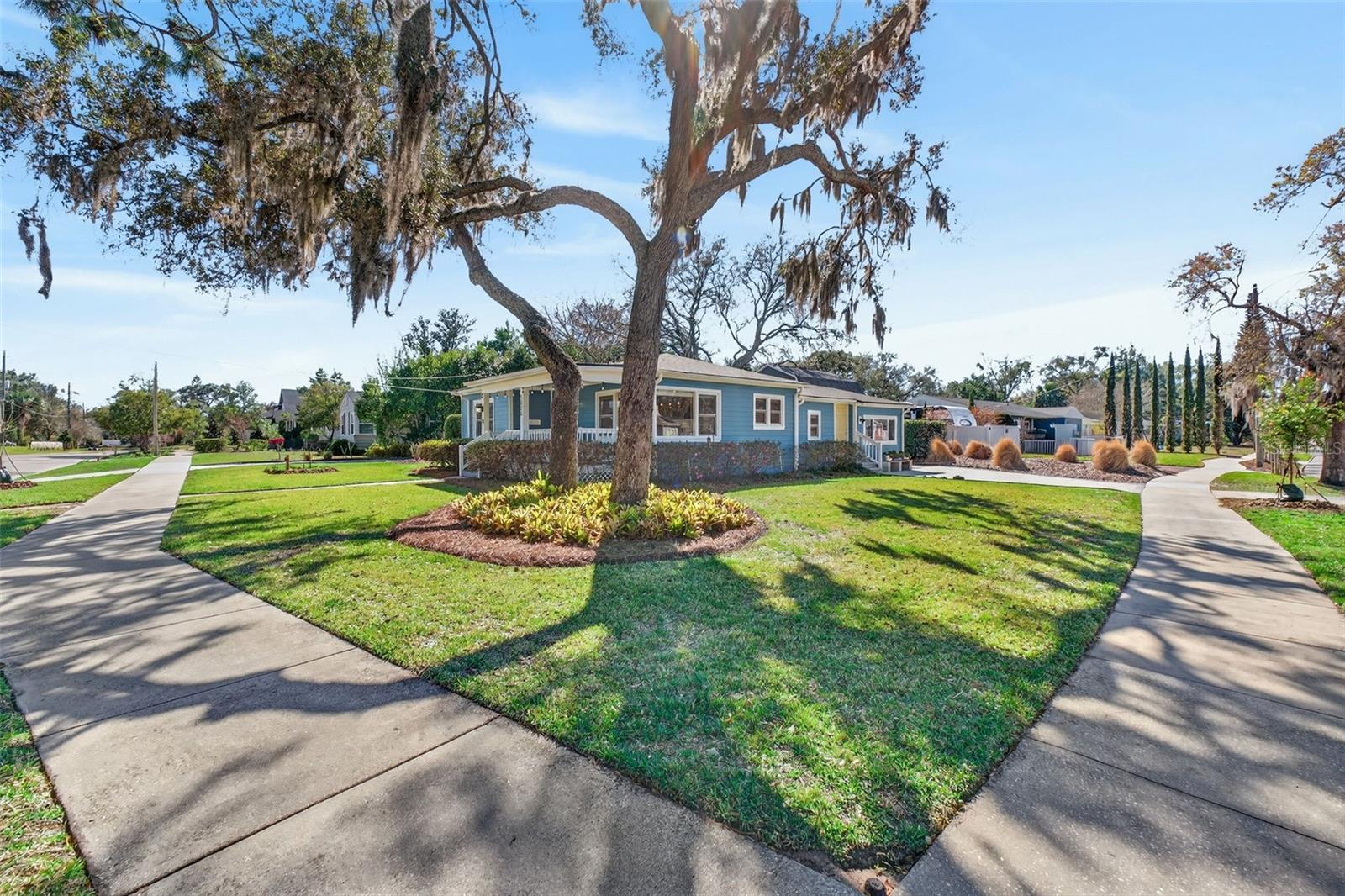 COLONIAL MANOR - Residential