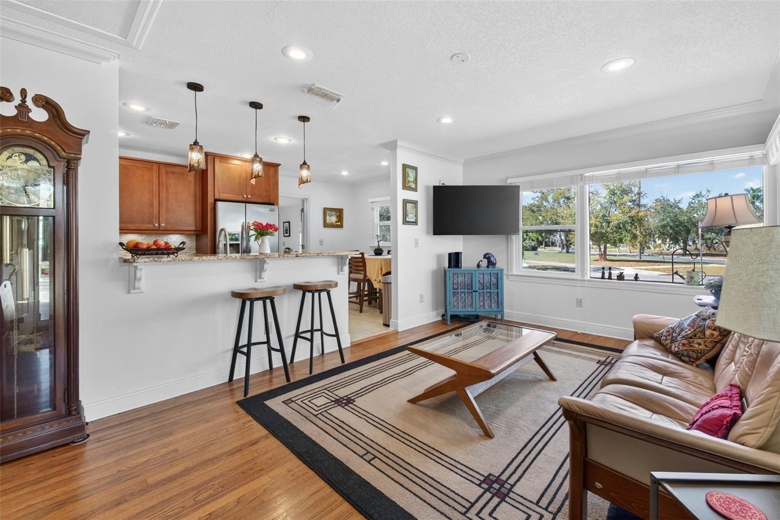 COLONIAL MANOR - Residential